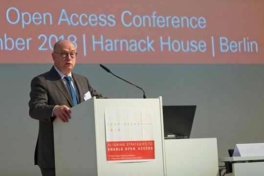 Martin Stratmann, Präsident der Max-Planck-Gesellschaft, auf der 14. Berliner Open-Access-Konferenz apellierte in seiner Eröffnungsansprache: „Open Access liegt in der Verantwortung von uns allen". 